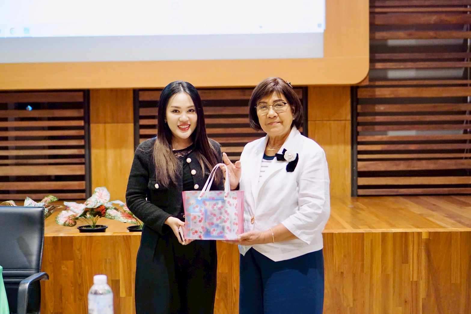 โครงการอบรมเจาะลึกเทคนิคการเขียนหนังสือโต้ตอบและรายงานการประชุม ยุค AI รุ่นที่ 2 รูปที่ 7