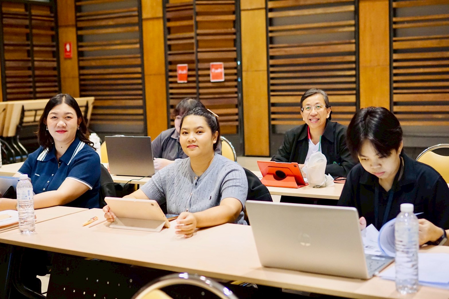 โครงการอบรมเจาะลึกเทคนิคการเขียนหนังสือโต้ตอบและรายงานการประชุม ยุค AI รุ่นที่ 2 รูปที่ 40