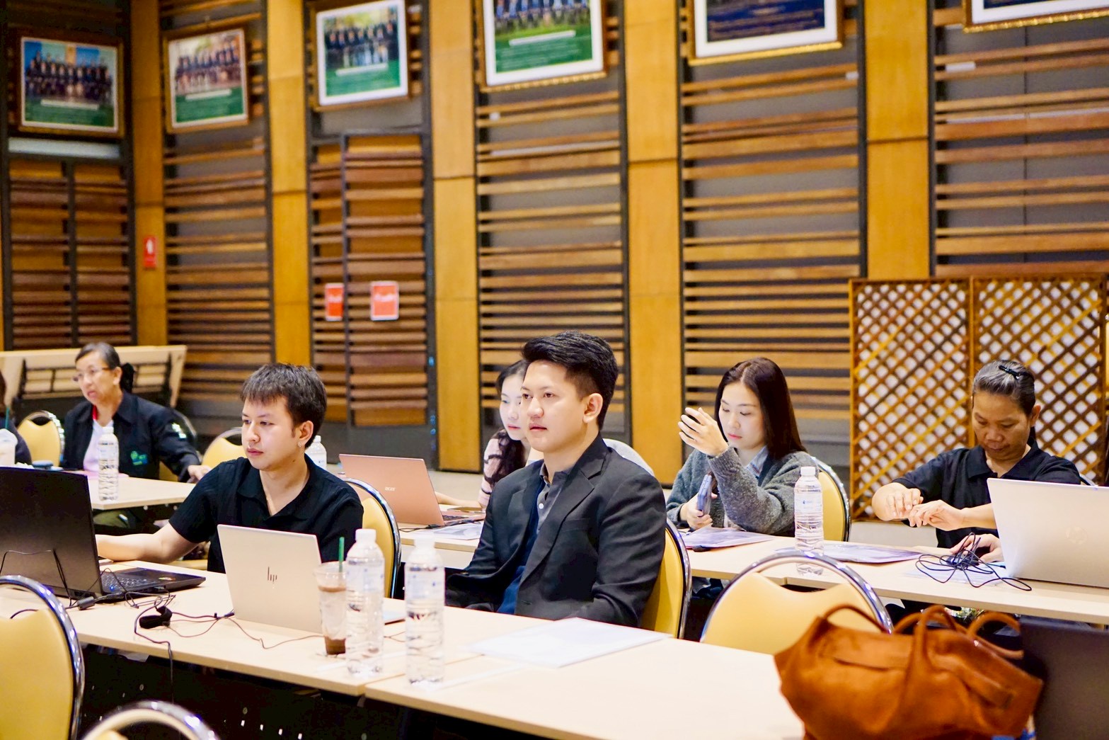 โครงการอบรมเจาะลึกเทคนิคการเขียนหนังสือโต้ตอบและรายงานการประชุม ยุค AI รุ่นที่ 2 รูปที่ 44